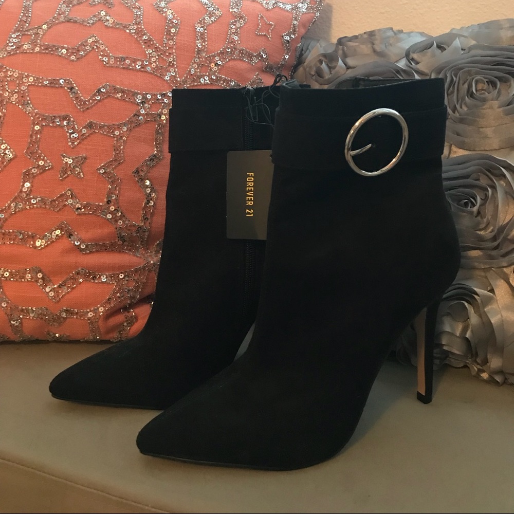 New buckle detail booties!
